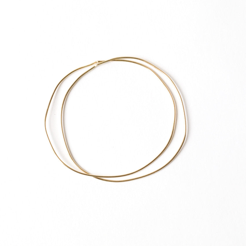 Chorthip Double Link URS Gold Bangle featuring a sleek, interconnected wave design in polished gold finish.